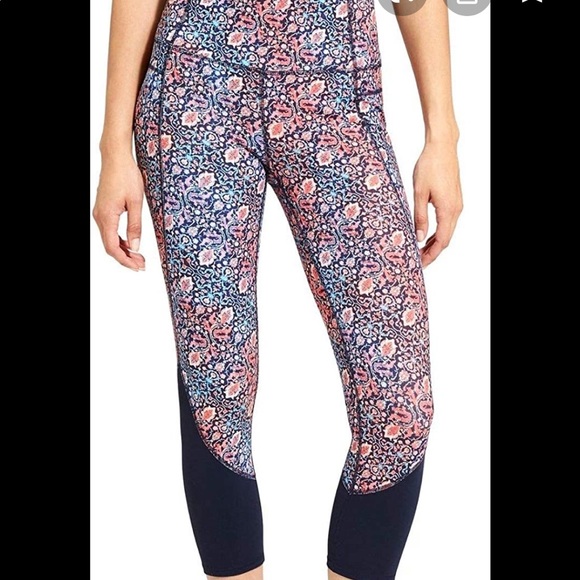 NEW Athleta “high rise tapestry” capri - Picture 3 of 12